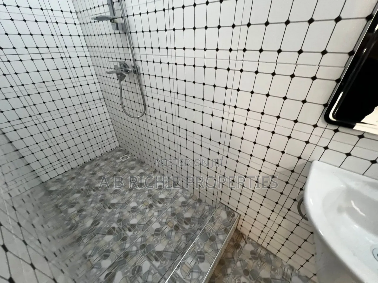 3bdrm House in Ab Richie Properties, Coca Cola for sale