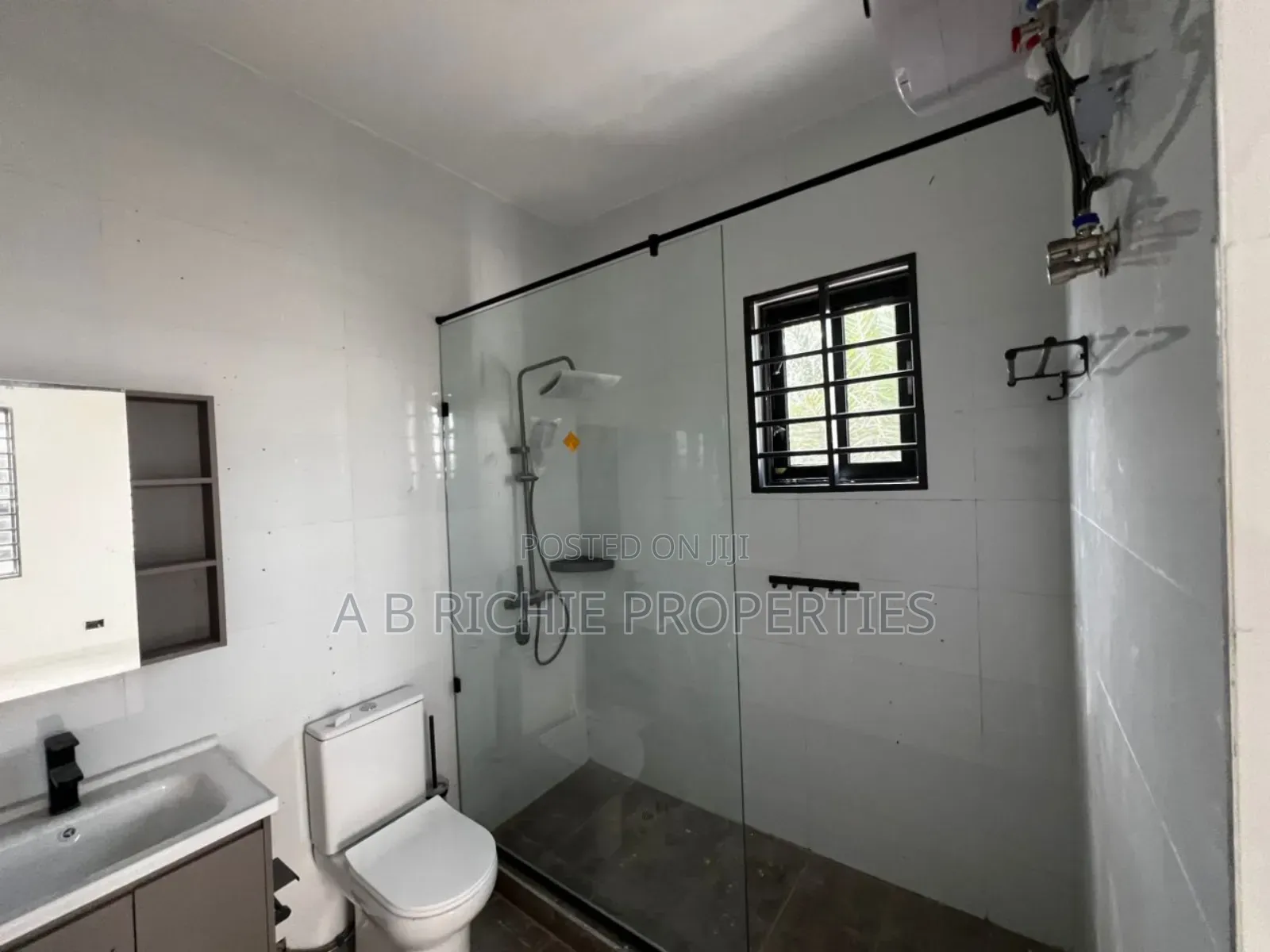 3bdrm House in Ab Richie Properties, Baatsona Total for sale