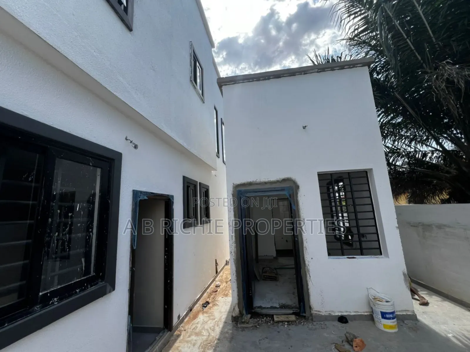 3bdrm House in Ab Richie Properties, Baatsona Total for sale