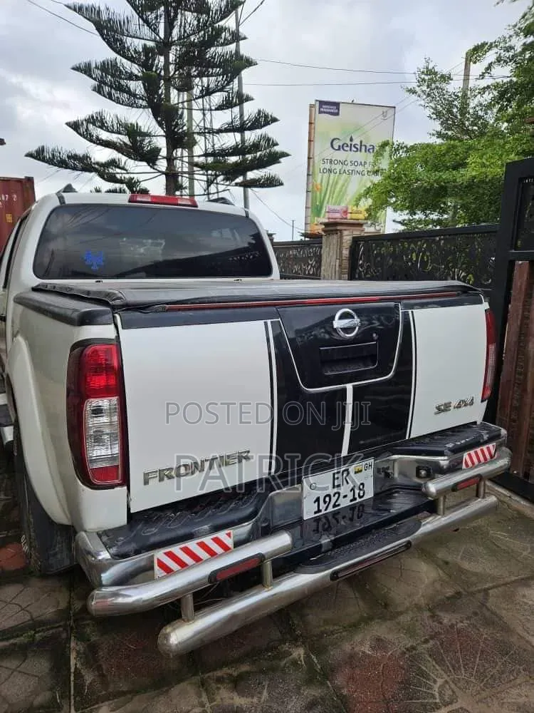 Nissan Frontier Crew Cab SE 4x4 2010 White