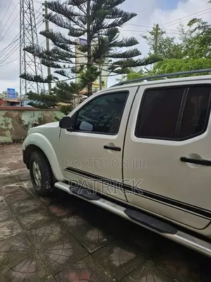 Nissan Frontier Crew Cab SE 4x4 2010 White