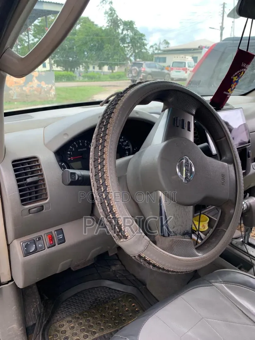 Nissan Frontier Crew Cab SE 4x4 2010 White