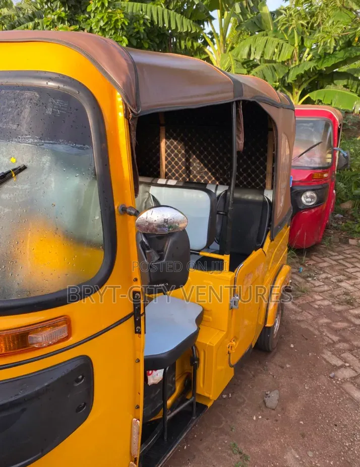 Bajaj RE 2024 Yellow