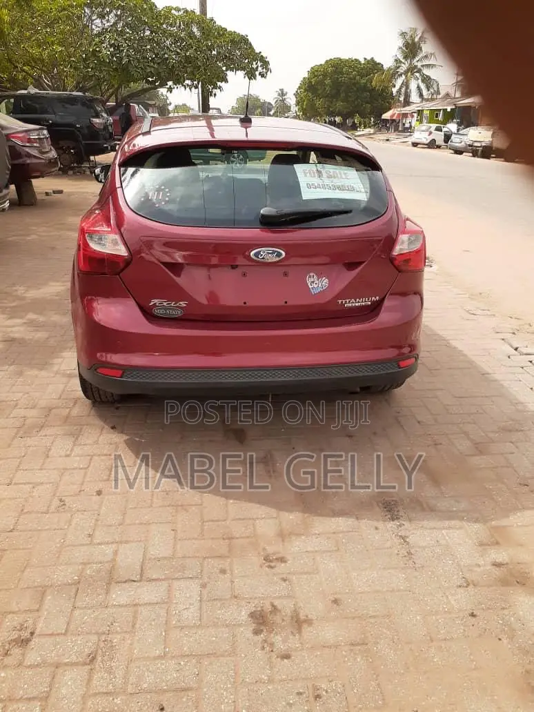 Ford Focus Titanium Sedan FWD (2.0L 4cyl 5M) 2013 Red