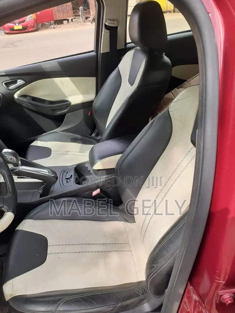 Ford Focus Titanium Sedan FWD (2.0L 4cyl 5M) 2013 Red