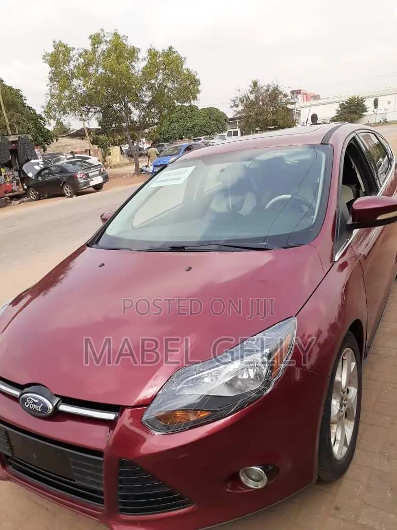 Ford Focus Titanium Sedan FWD (2.0L 4cyl 5M) 2013 Red