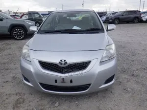 Toyota Belta 2012 Silver