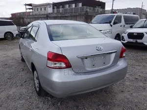 Toyota Belta 2012 Silver