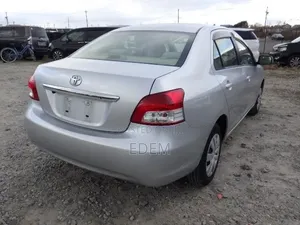 Toyota Belta 2012 Silver