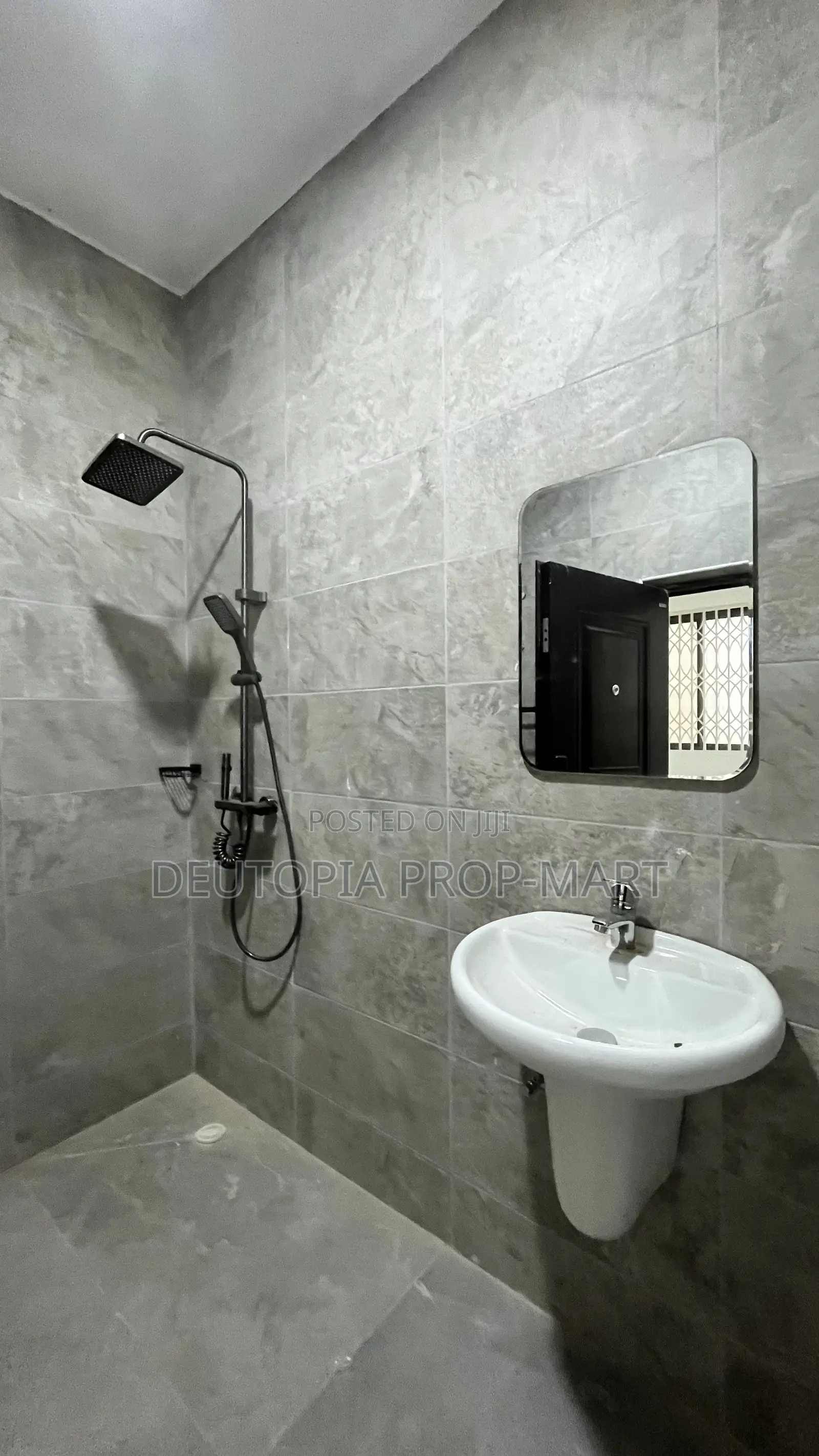 2bdrm Apartment in Fontomfrom, Tema Metropolitan for rent