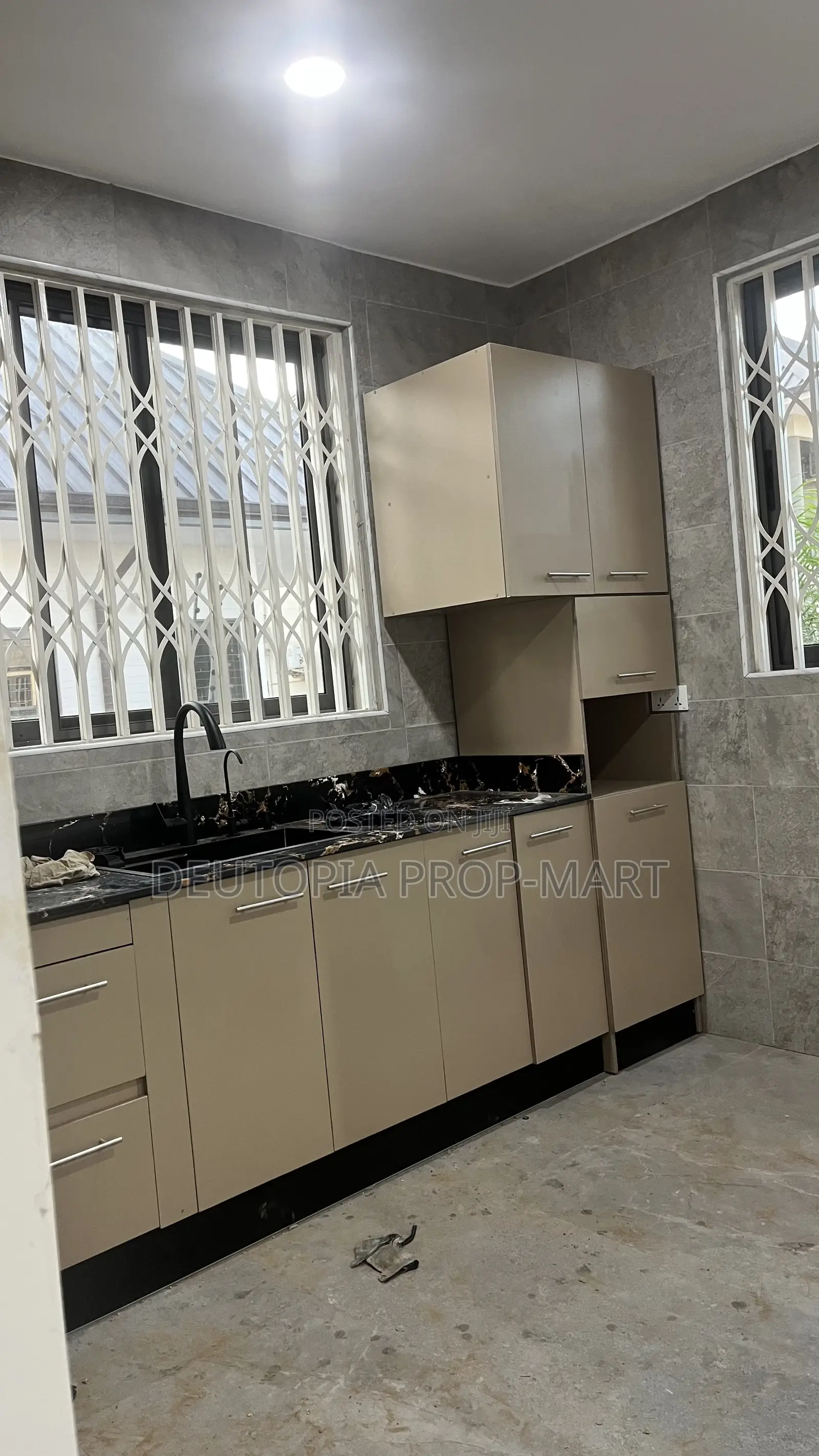 2bdrm Apartment in Fontomfrom, Tema Metropolitan for rent