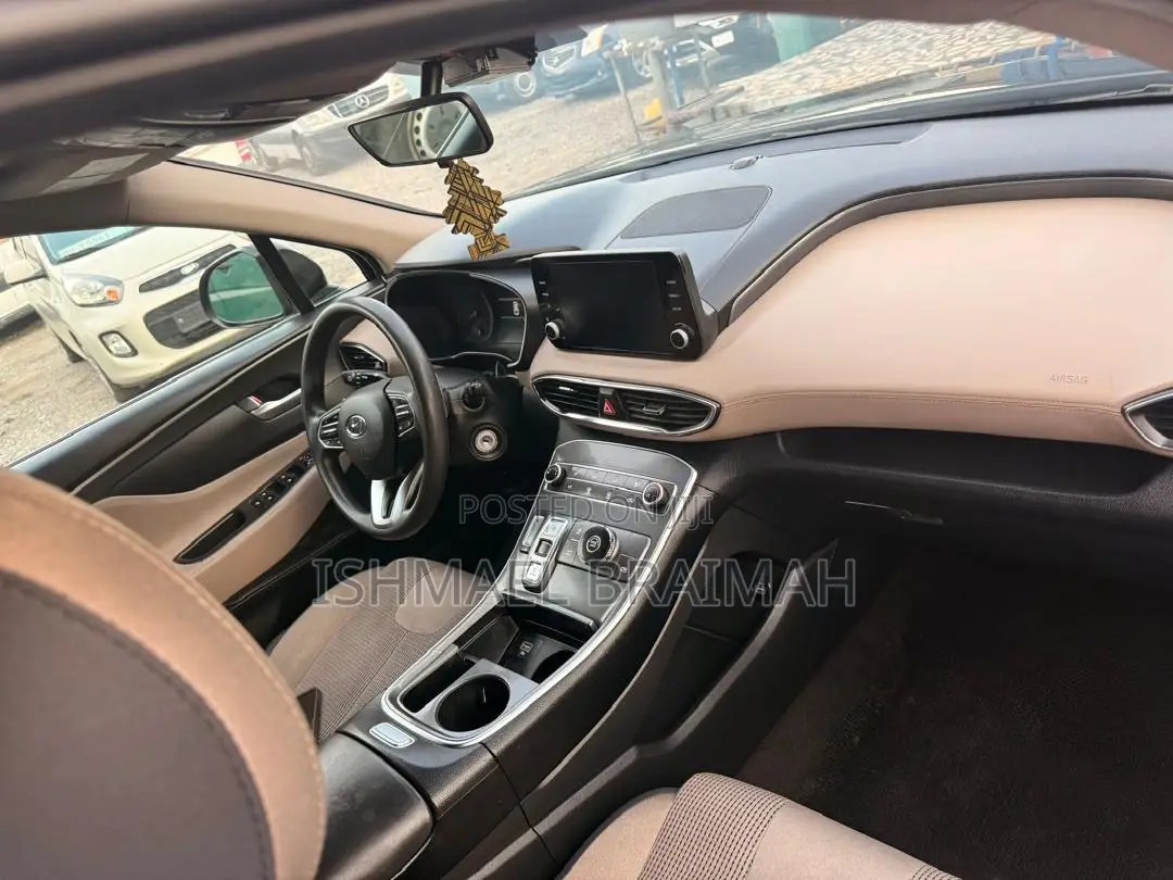 Hyundai Santa Fe SE (4 styles) 2022 Black