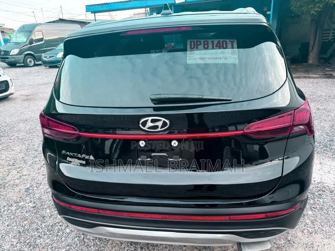 Hyundai Santa Fe SE (4 styles) 2022 Black