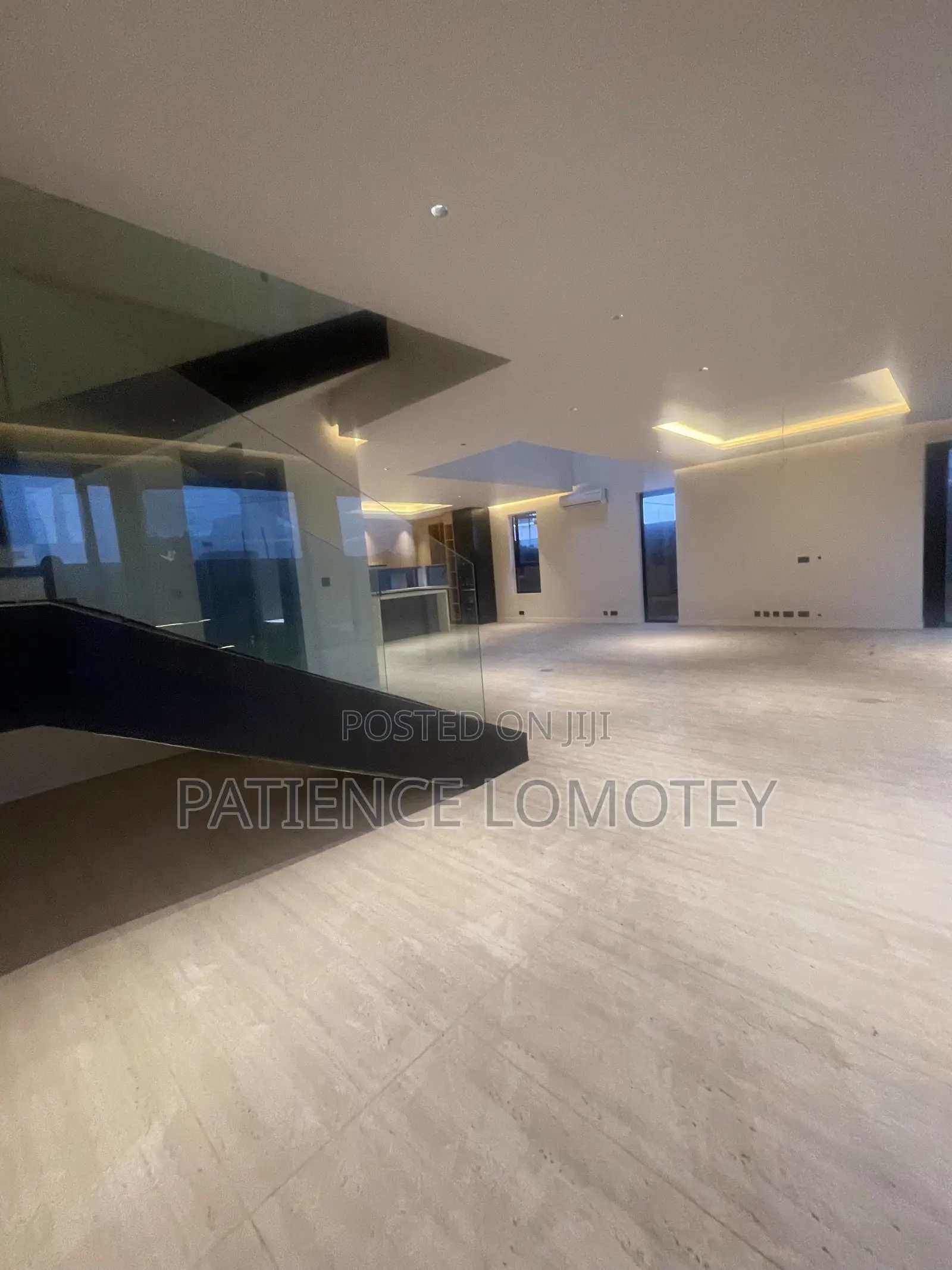 5bdrm Mansion in Trade Fair for sale