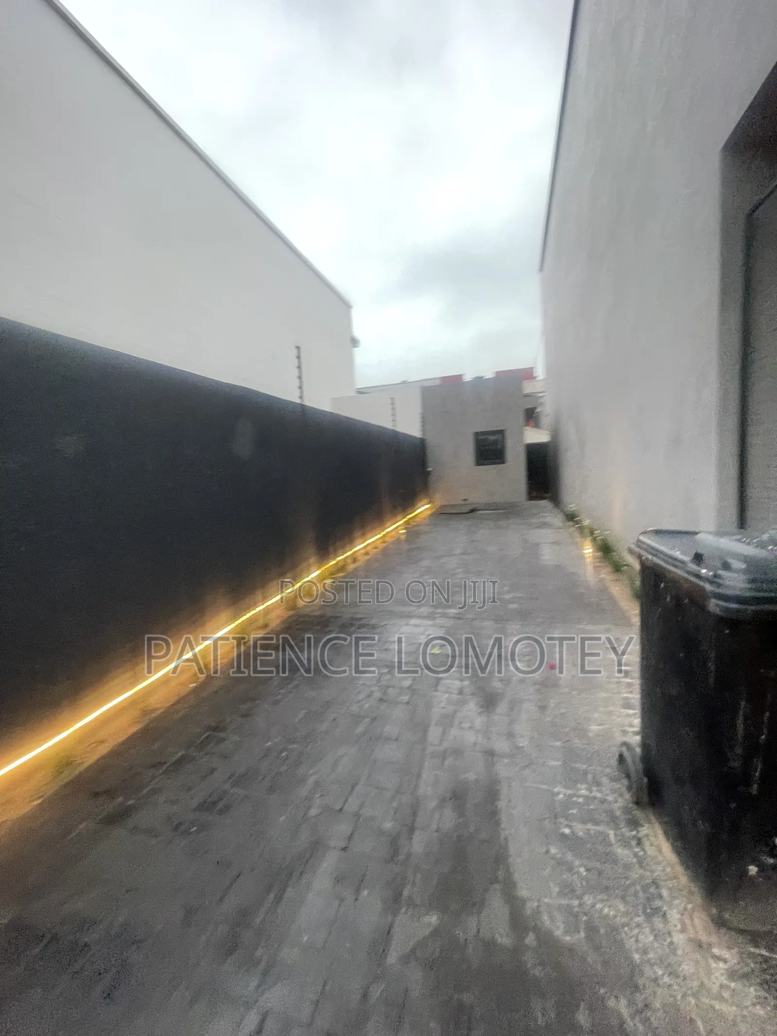 5bdrm Mansion in Trade Fair for sale