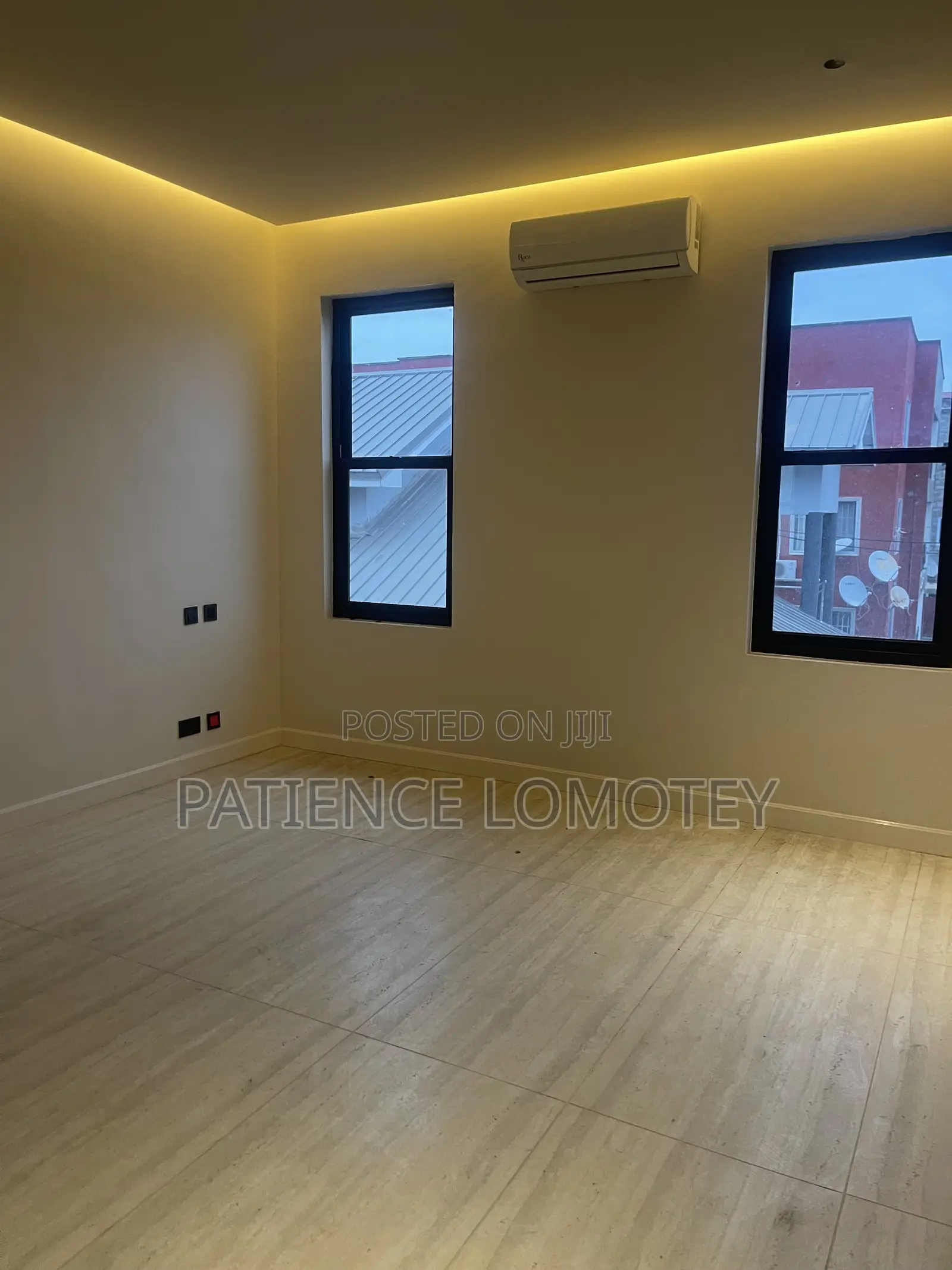 5bdrm Mansion in Trade Fair for sale