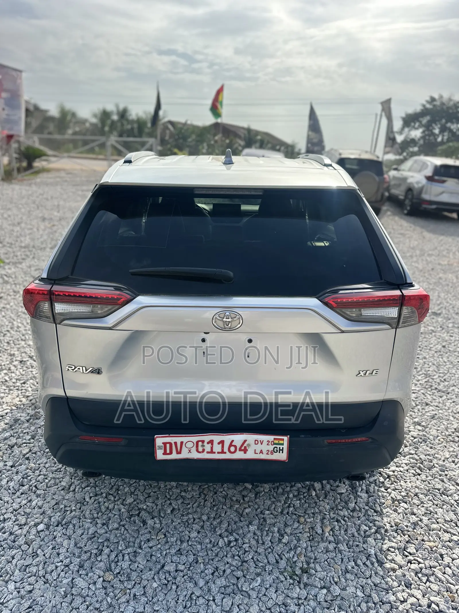 Toyota RAV4 XLE Premium FWD 2019 Silver