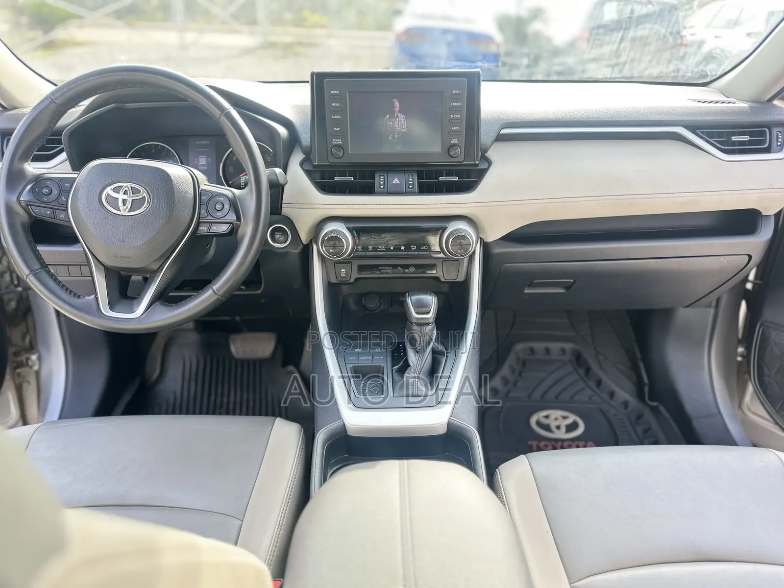 Toyota RAV4 XLE Premium FWD 2019 Silver