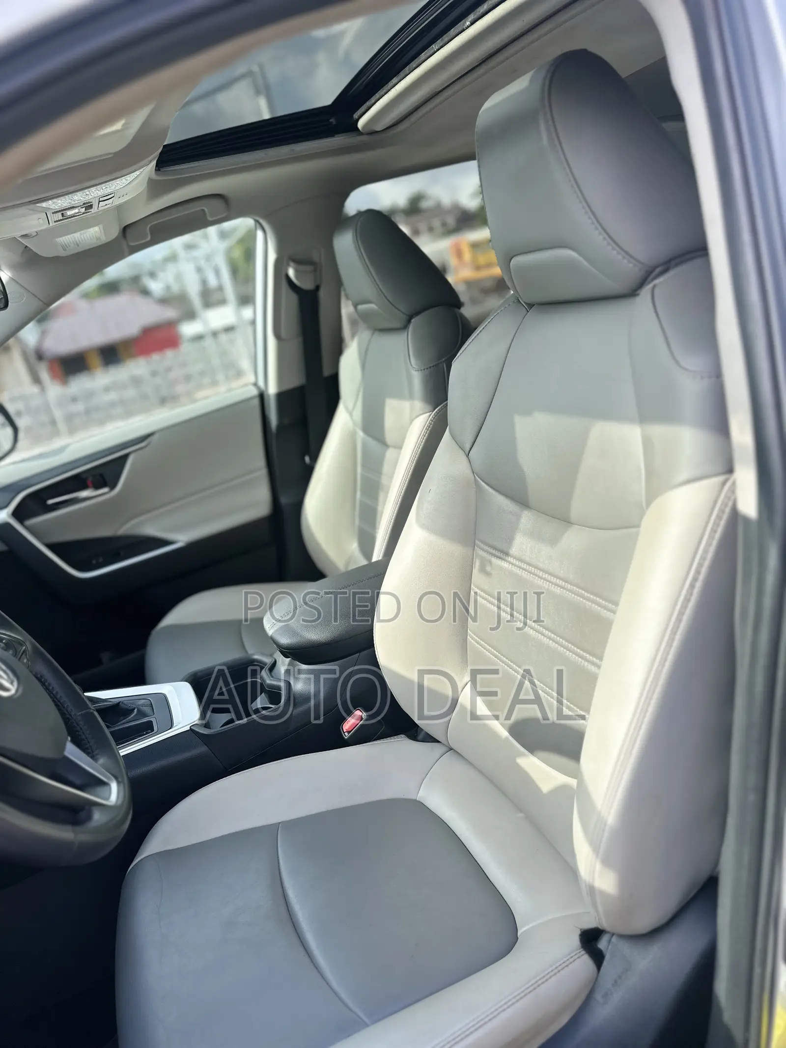 Toyota RAV4 XLE Premium FWD 2019 Silver