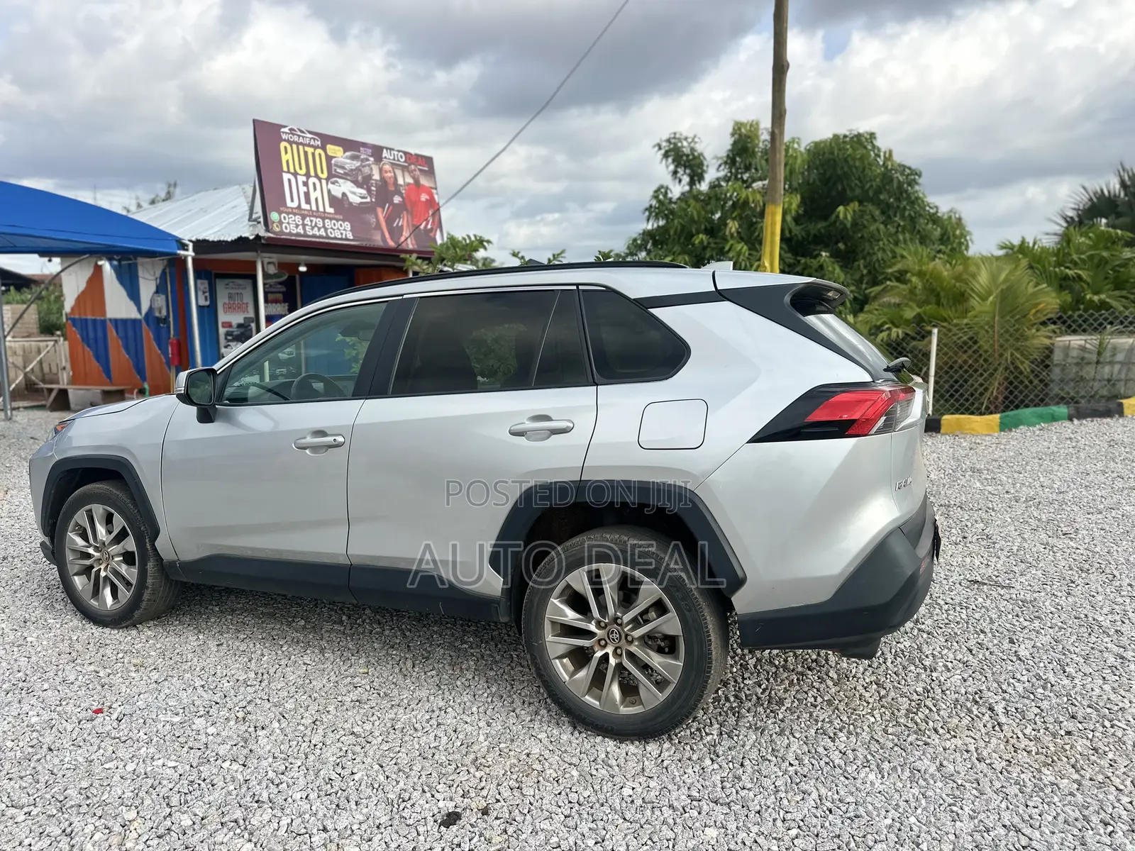 Toyota RAV4 XLE Premium FWD 2019 Silver