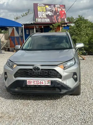 Toyota RAV4 XLE Premium FWD 2019 Silver