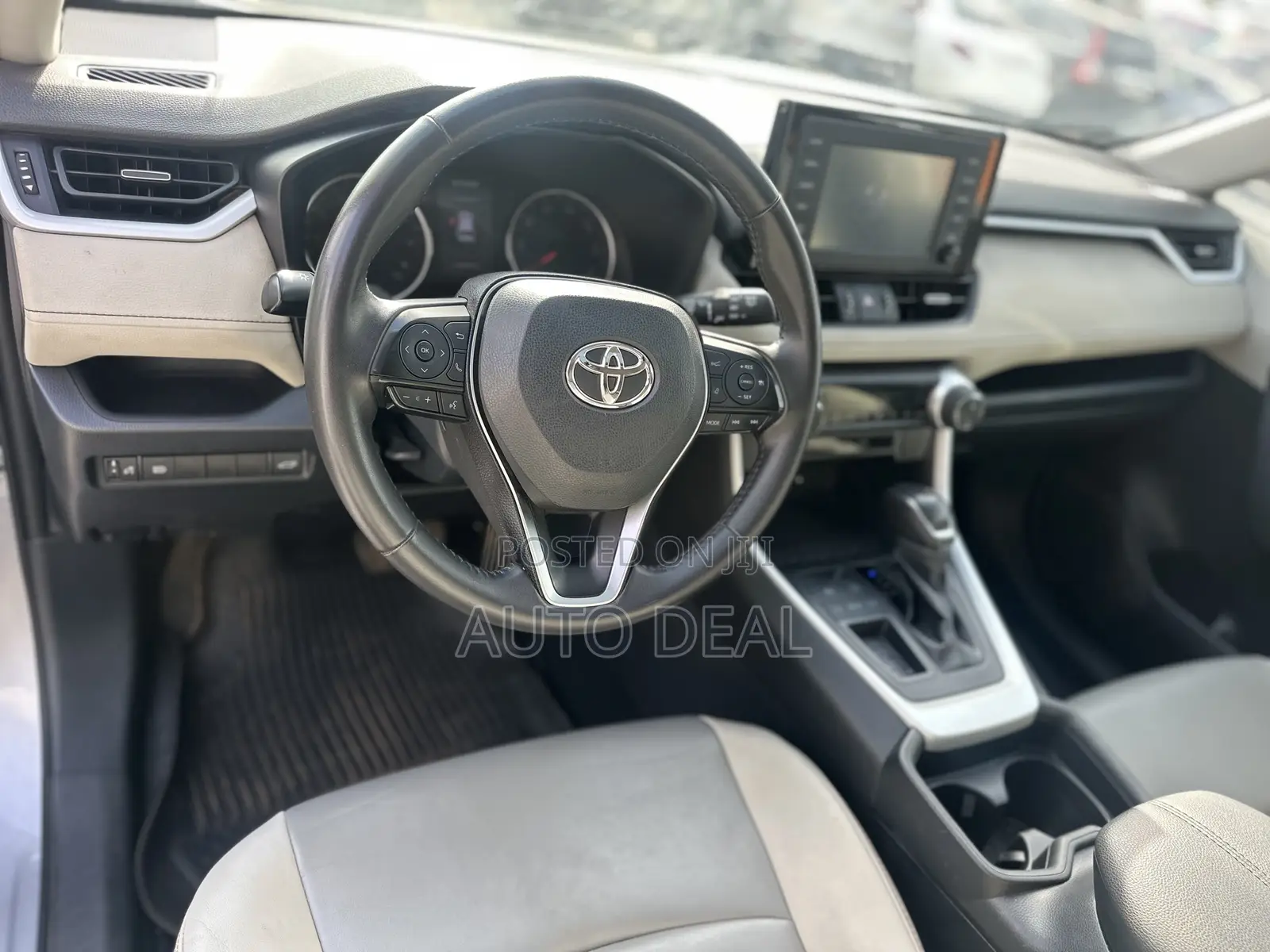Toyota RAV4 XLE Premium FWD 2019 Silver