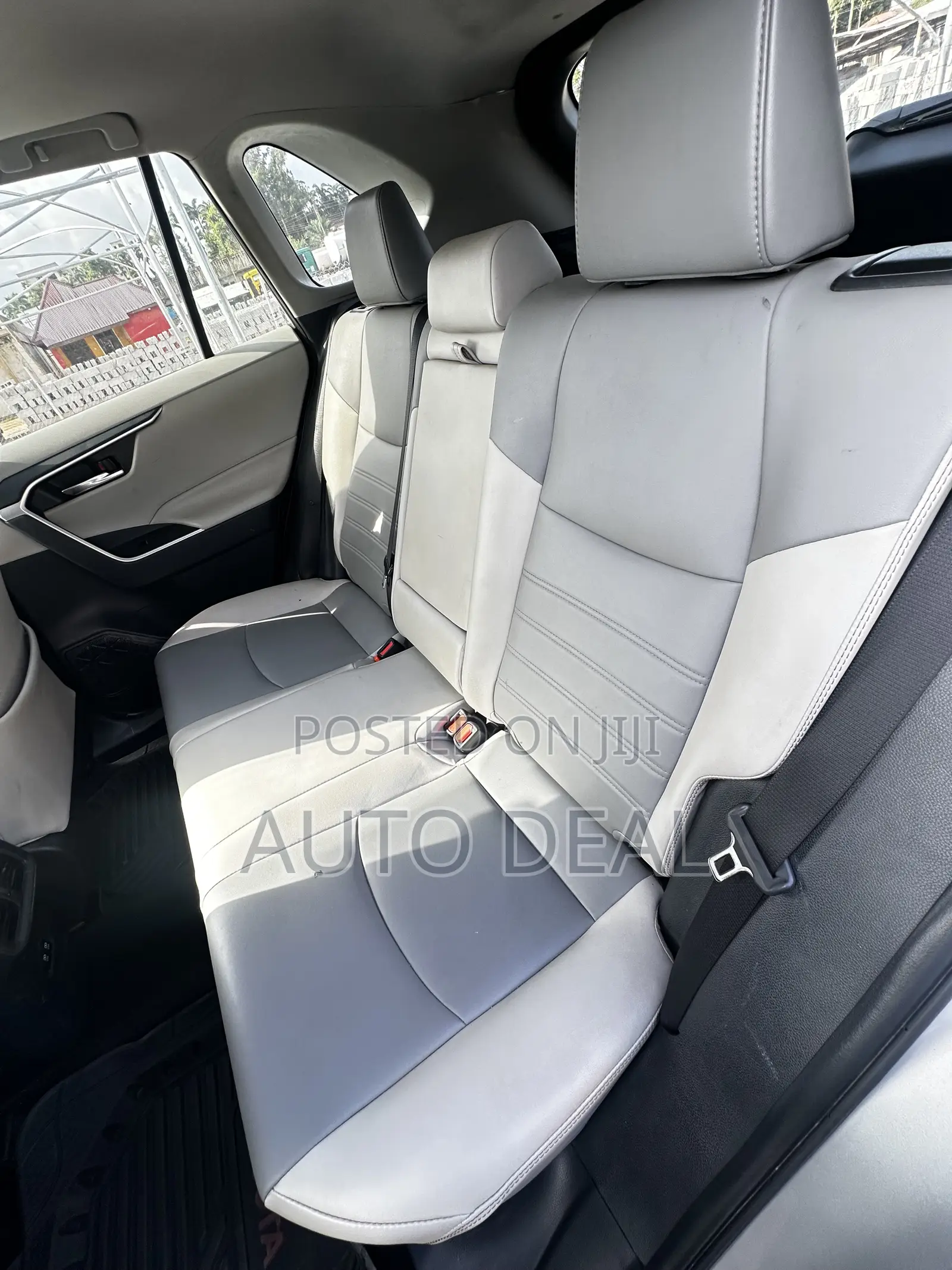 Toyota RAV4 XLE Premium FWD 2019 Silver