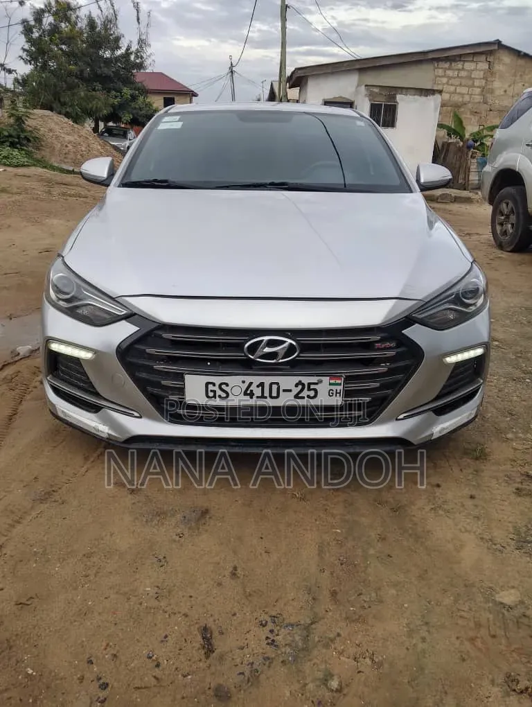 Hyundai Elantra 2018 Silver