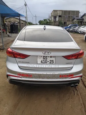 Hyundai Elantra 2018 Silver