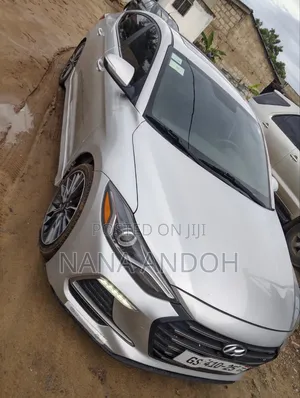 Hyundai Elantra 2018 Silver