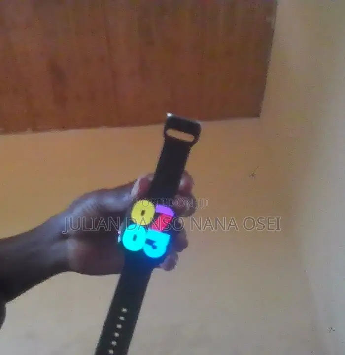2025 Smart Watch With Touch Screen – Good Condition