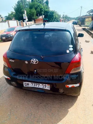 Toyota Vitz 2010 Black