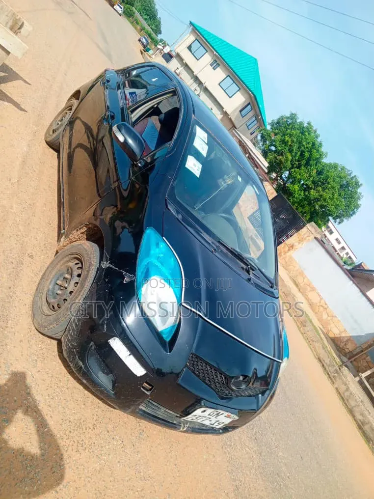 Toyota Vitz 2010 Black