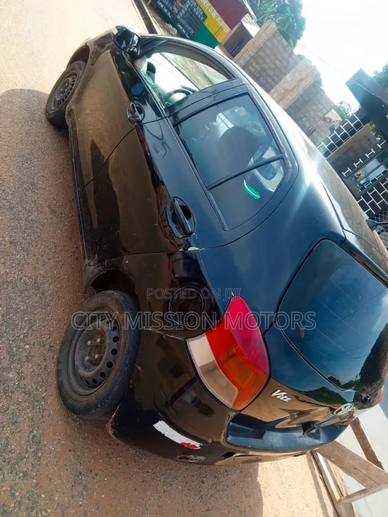 Toyota Vitz 2010 Black
