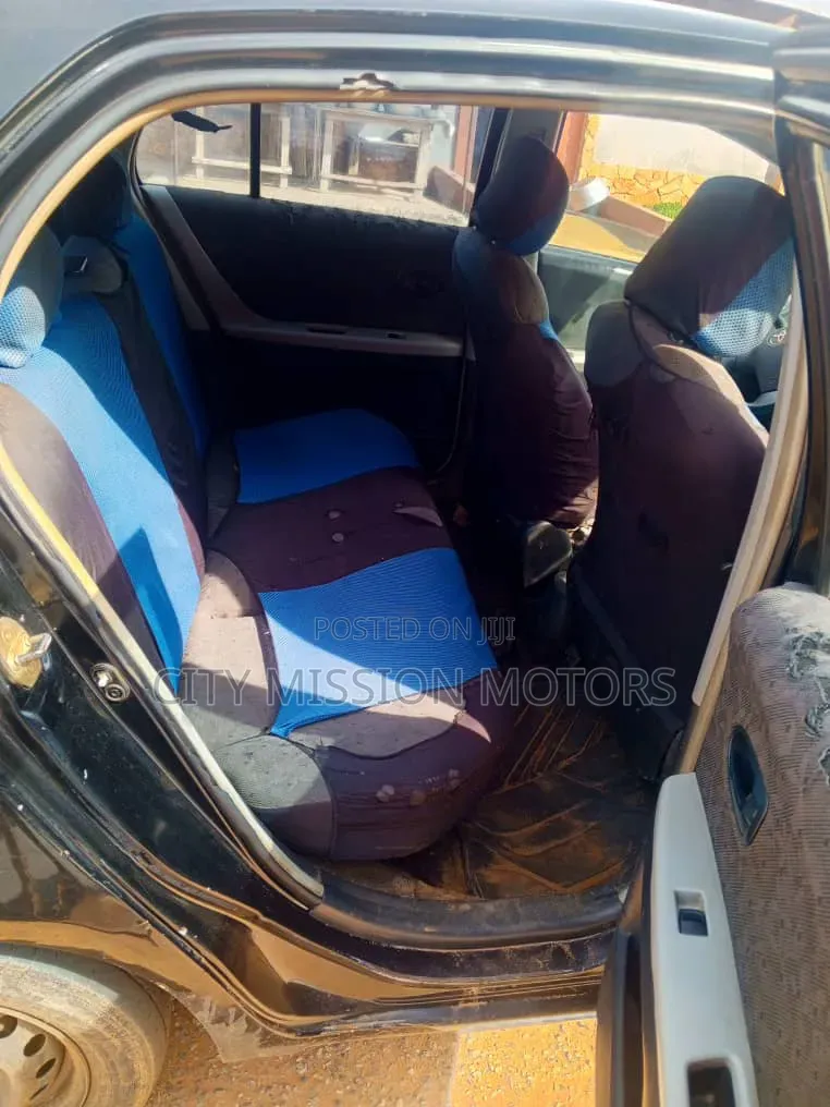 Toyota Vitz 2010 Black