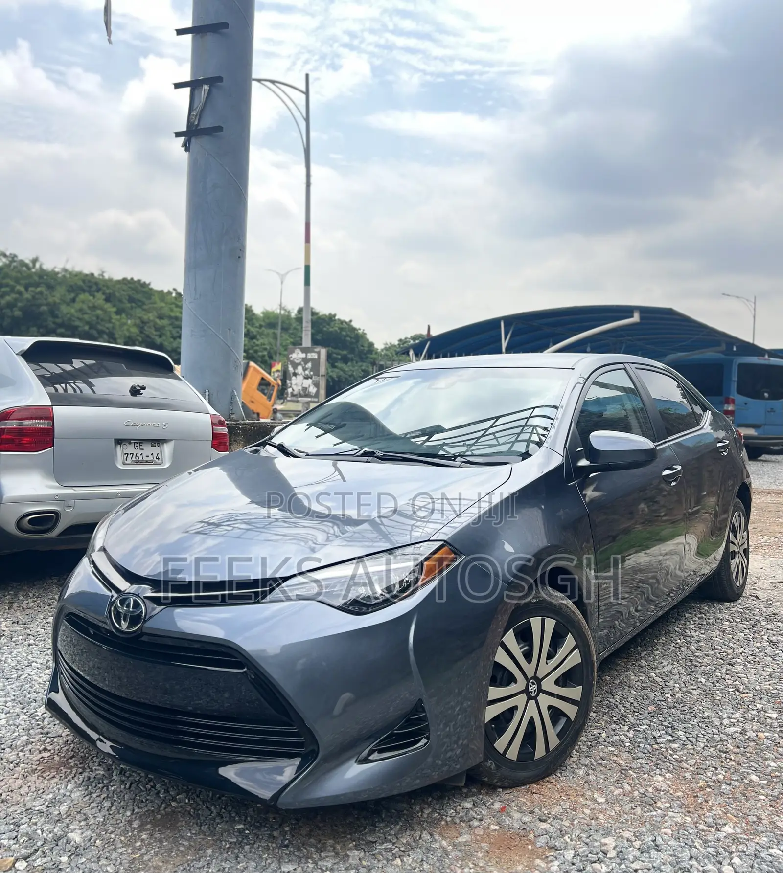 Toyota Corolla LE 4dr Sedan (1.8L 4cyl CVT) 2017 Gray
