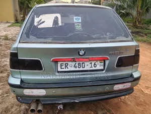 BMW 525i 2002 Green