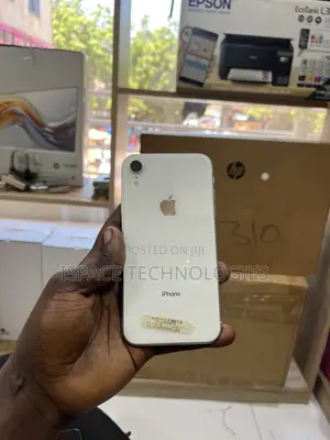 Apple iPhone XR 64 GB White