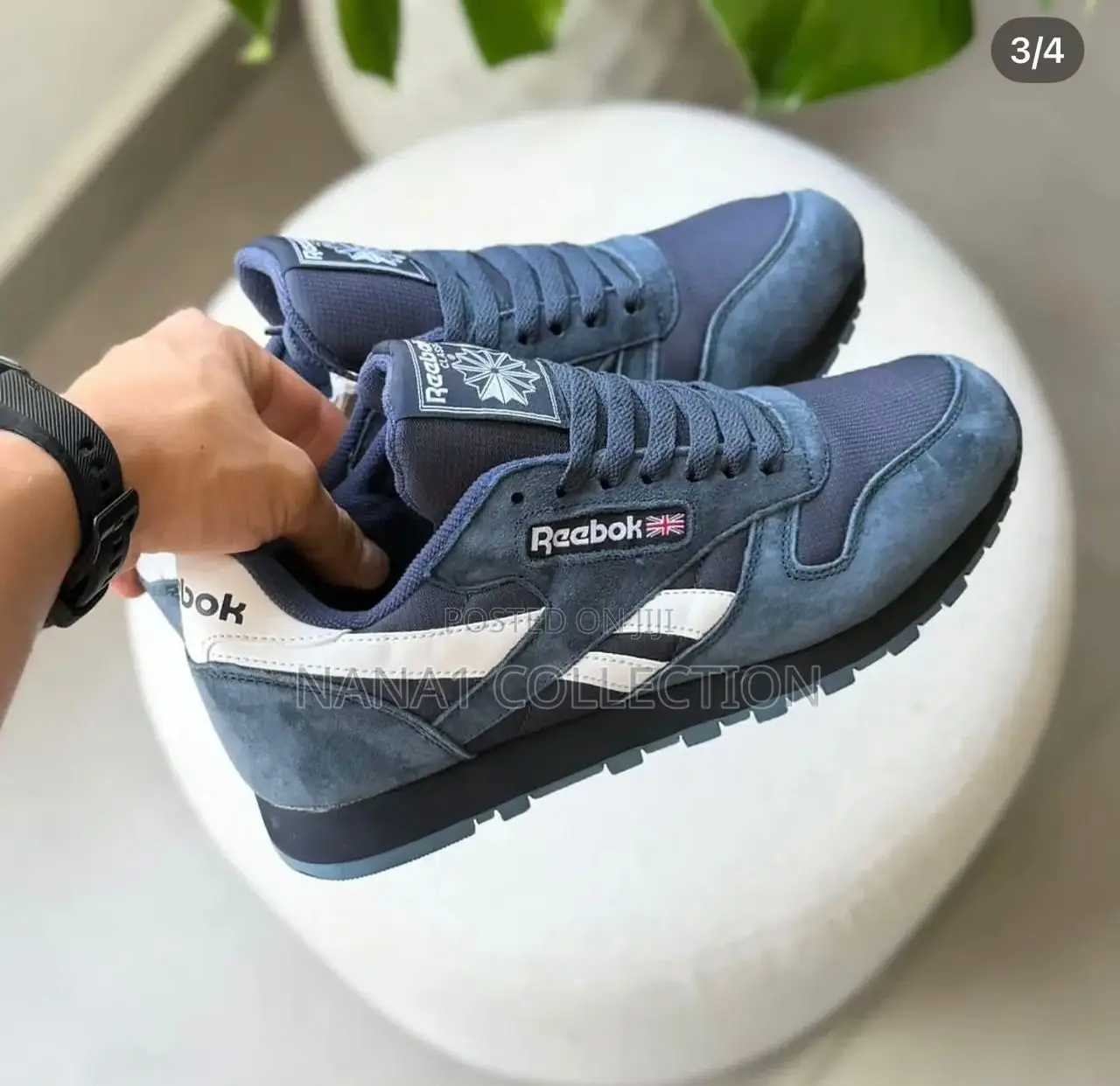 Reebok Classic in “Navy Blue”Suede Sneakers