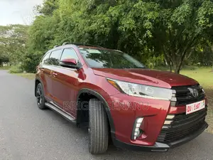 Toyota Highlander SE 4x4 V6 (3.5L 6cyl 8A) 2018 Burgundy