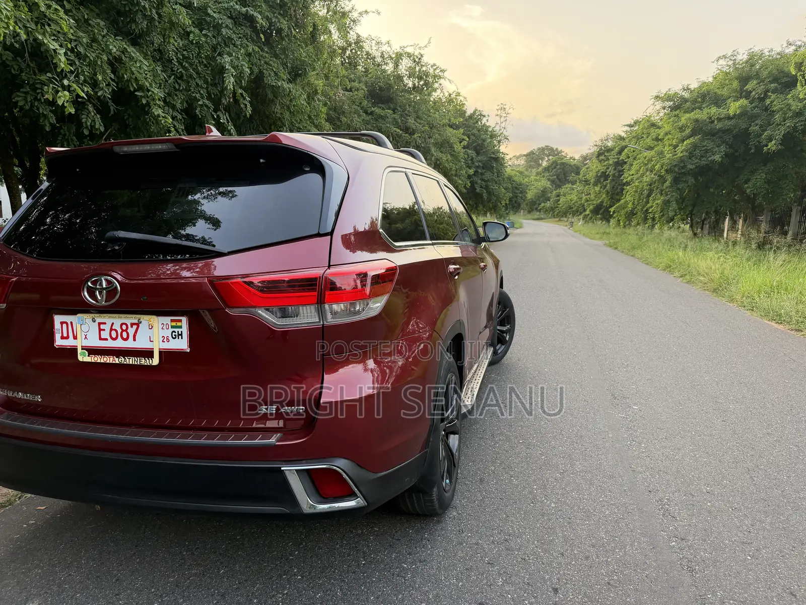 Toyota Highlander SE 4x4 V6 (3.5L 6cyl 8A) 2018 Burgundy