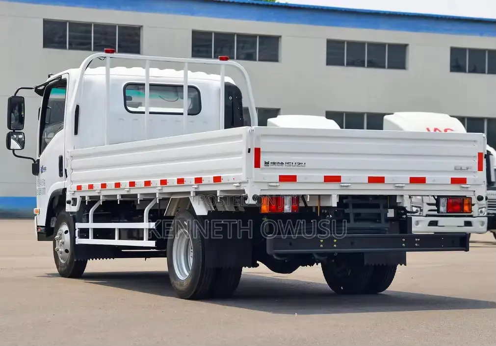 Affordable 2.5-5 Tons Light Cargo Trucks From China