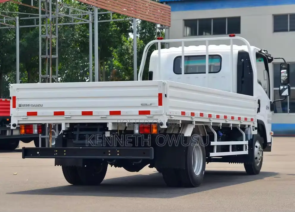 Affordable 2.5-5 Tons Light Cargo Trucks From China