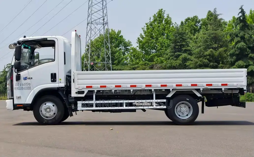 Affordable 2.5-5 Tons Light Cargo Trucks From China