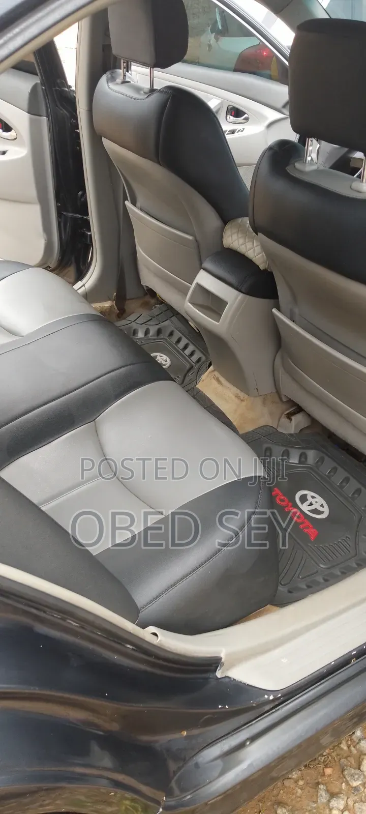 Toyota Camry Base 4dr Sedan (2.5L 4cyl 6M) 2010 Gray