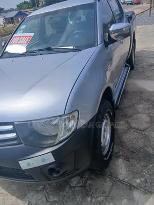 Mitsubishi L200 2012 Gray