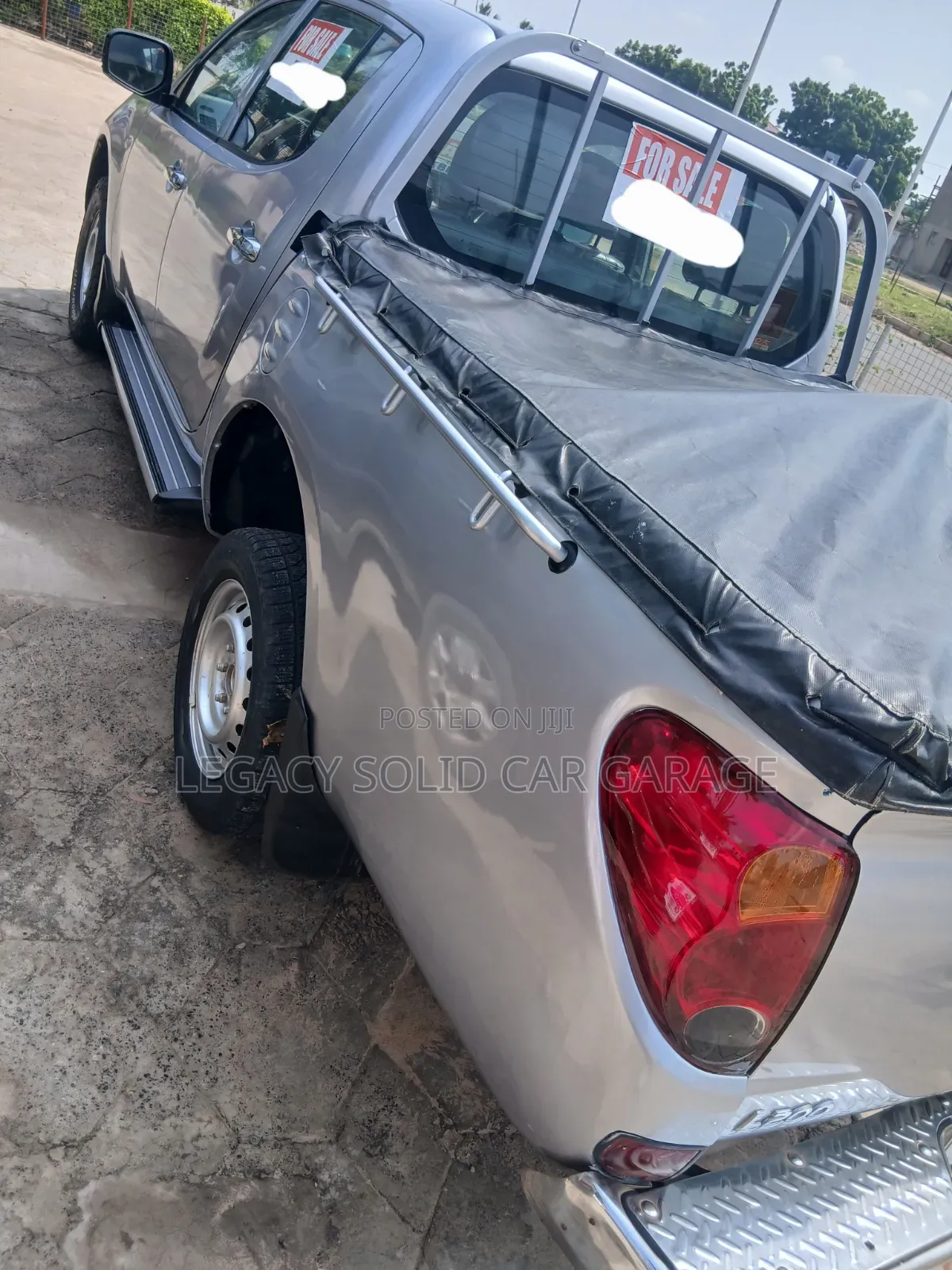 Mitsubishi L200 2012 Gray