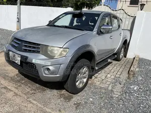 Mitsubishi L200 Double Cab 2.5 136hp 2013 Silver