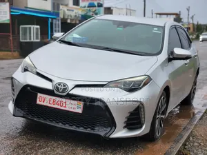Toyota Corolla SE (1.8L 4cyl 6M) 2019 Silver