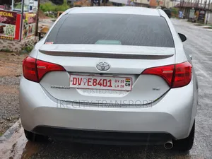 Toyota Corolla SE (1.8L 4cyl 6M) 2019 Silver